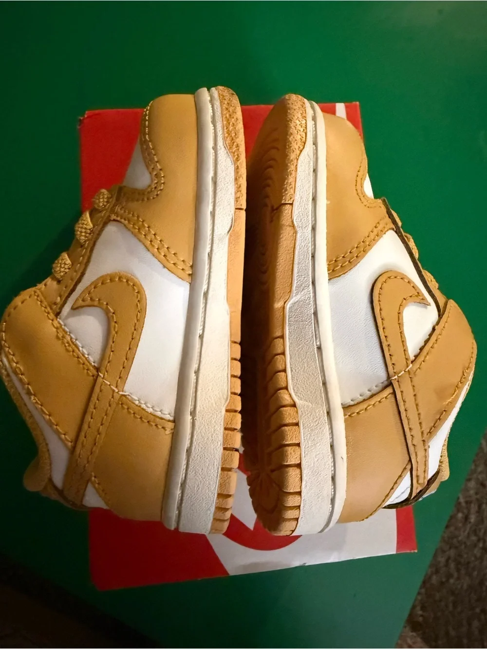 Nike dunks honeycomb 5c